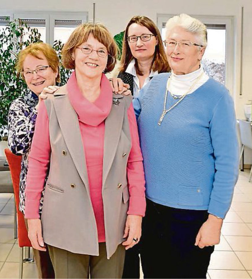 Frau Dr. Lippmann mit 3 Wohnfrauen